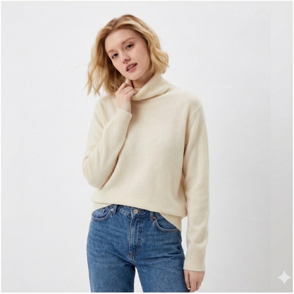 UNIQLO Sweater Ivory 100% Wool Thick Knit Long Sleeve Turtleneck Small